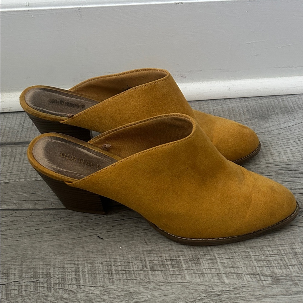Old Navy Chic Mustard Yellow Mules